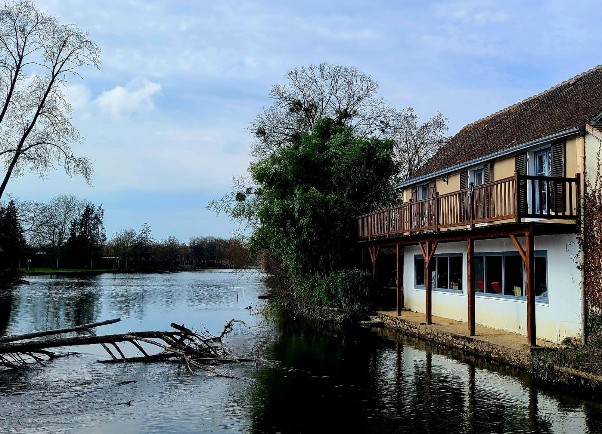 Maison Avec Jardin En Bord De Riviere Villa Fresnay-sur-Sarthe Bagian luar foto